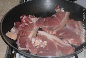 Бекон с горохом и тушеной капустой