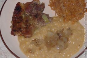 Бекон с горохом и тушеной капустой