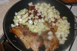 Бекон с горохом и тушеной капустой