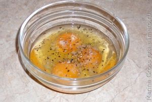 Омлет с помидорами и сосисками