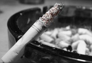Запах табака в квартире убрать можно с помощью полной влажной уборки помещения. Пол в доме нужно протереть с нашатырным спиртом (несколько капель на полное ведро воды), всю мягкую мебель протереть влажной щеткой с любым средством для чистки. Так же можно сжечь зерна кофе или прокипятить в воде кожуру цитрусовых. Запах табака в квартире убрать можно с помощью полной влажной уборки помещения. Пол в доме нужно протереть с нашатырным спиртом (несколько капель на полное ведро воды), всю мягкую мебель протереть влажной щеткой с любым средством для чистки. Так же можно сжечь зерна кофе или прокипятить в воде кожуру цитрусовых.