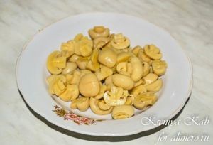 вкусный салат с курицей