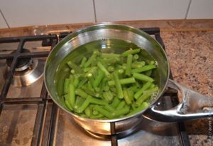салат из селедки и стручковой фасоли