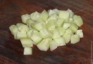 Салат из свеклы с нутом, брынзой и огурцами