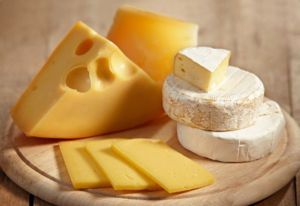 Заешь обед кусочком сыра – в зубах не будет места дырам. Заешь обед кусочком сыра – в зубах не будет места дырам.