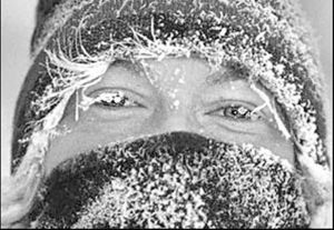 7. Холодно – тепло. Сядьте с ребенком на ковер, сложив ноги по-турецки. Скажите: «Подул северный ветер. Стало холодно-холодно». Сожмитесь в комочки, скрестив руки на груди. На слова: «Солнышко выглянуло. Стало тепло-тепло» — расслабьтесь, обмахивайтесь платочками. 7. Холодно – тепло. Сядьте с ребенком на ковер, сложив ноги по-турецки. Скажите: «Подул северный ветер. Стало холодно-холодно». Сожмитесь в комочки, скрестив руки на груди. На слова: «Солнышко выглянуло. Стало тепло-тепло» — расслабьтесь, обмахивайтесь платочками.