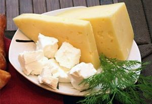 9. Сыр. В качестве перекуса подойдет и твердый нежирный сыр – он очень сытный и вкусный. К тому же содержит необходимый детскому организму кальций. 9. Сыр. В качестве перекуса подойдет и твердый нежирный сыр – он очень сытный и вкусный. К тому же содержит необходимый детскому организму кальций.