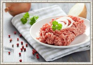 Самые вкусные котлеты, драники и прочие блюда на основе фарша получаются гораздо вкуснее, если делать фарш смешанным. К примеру, к котлетам можно добавить тертую сырую картошку, морковку, а в драники положить тертый сыр и горчицу. Самые вкусные котлеты, драники и прочие блюда на основе фарша получаются гораздо вкуснее, если делать фарш смешанным. К примеру, к котлетам можно добавить тертую сырую картошку, морковку, а в драники положить тертый сыр и горчицу.