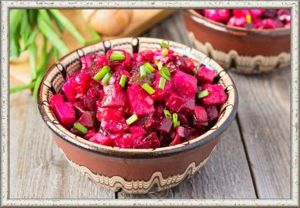 Винегрет готовят, пожалуй, в каждой семье. Это полезное и вкусное блюдо можно сделать еще вкуснее и аппетитнее, если добавить в него одну столовую ложку молока и одну чайную ложку сахара. Вкус станет очень мягким и нежным. Винегрет готовят, пожалуй, в каждой семье. Это полезное и вкусное блюдо можно сделать еще вкуснее и аппетитнее, если добавить в него одну столовую ложку молока и одну чайную ложку сахара. Вкус станет очень мягким и нежным.
