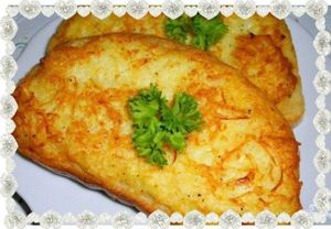 6. Бутерброды с картошкой. Чтобы их приготовить нужно взять батон, сырой картофель (натертый на средней терке), немного репчатого лука, пару яиц, растительное масло, соль и перец. Начинку следует перемешать и распределить по ломтикам батона, а затем обжарить на сковороде до готовности картофеля. 6. Бутерброды с картошкой. Чтобы их приготовить нужно взять батон, сырой картофель (натертый на средней терке), немного репчатого лука, пару яиц, растительное масло, соль и перец. Начинку следует перемешать и распределить по ломтикам батона, а затем обжарить на сковороде до готовности картофеля.