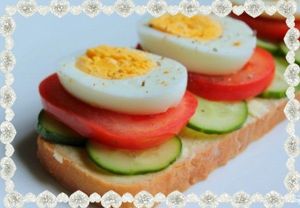 14. Бутерброды вегетарианские. Все что нужно для приготовления: хлеб, яйцо вареное, масло сливочное, помидор, огурец и болгарский перец. 14. Бутерброды вегетарианские. Все что нужно для приготовления: хлеб, яйцо вареное, масло сливочное, помидор, огурец и болгарский перец.