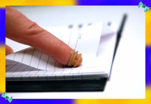 14. Перелистывание страниц. Никогда не слюнявьте палец при необходимости перелистнуть страницу! Намотанная на палец резинка легко решает эту проблему. 14. Перелистывание страниц. Никогда не слюнявьте палец при необходимости перелистнуть страницу! Намотанная на палец резинка легко решает эту проблему.