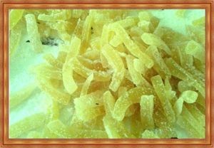 15. Цукаты из переросших огурцов. Продукты: огурцы переросшие, сахар – 0.5 кг, вода – 0,5 л, молотый имбирь и корица – по вкусу. Приготовление: из сахара, пряностей и воды сварить сироп. Огурцы очистить, разрезать на части, удалить середину. Далее нарезать кусочками, опустить в сироп и варить до прозрачности огурцов на медленном огне. Пену нужно снимать. Когда огуречные дольки приобретут прозрачность, переложить их на сито. После чего, когда стек сироп, разложить на тарелки и подсушить в духовке. Перед тем, как убрать на хранение, посыпать цукаты из огурцов сахаром. 15. Цукаты из переросших огурцов. Продукты: огурцы переросшие, сахар – 0.5 кг, вода – 0,5 л, молотый имбирь и корица – по вкусу. Приготовление: из сахара, пряностей и воды сварить сироп. Огурцы очистить, разрезать на части, удалить середину. Далее нарезать кусочками, опустить в сироп и варить до прозрачности огурцов на медленном огне. Пену нужно снимать. Когда огуречные дольки приобретут прозрачность, переложить их на сито. После чего, когда стек сироп, разложить на тарелки и подсушить в духовке. Перед тем, как убрать на хранение, посыпать цукаты из огурцов сахаром.