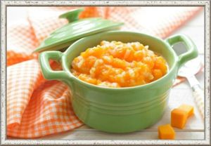 10. Тыквенная каша с рисом и молоком. Ингредиенты: 2 ст. л. риса, 100 г тыквы, 0.5 ст. молока или 2-3 ст. л. сливок, щепотка соли, сахар по вкусу. Замоченный с вечера рис заливаем стаканом воды и ставим на огонь. Солим, после закипания уменьшаем огонь до среднего. Минут через пять выключаем огонь. Натираем на мелкой терке тыкву. Смешиваем рис с тыквой, добавляем при необходимости еще немного воды, ставим на огонь и варим на среднем огне. Периодически помешиваем. Еще минут через 5-7 выключаем. Добавляем сахар, кипяченое молоко или сливки, орехи, тыквенные семечки, мак, шоколадных кроликов, марципановых носорогов или прочую детскую дребедень. 10. Тыквенная каша с рисом и молоком. Ингредиенты: 2 ст. л. риса, 100 г тыквы, 0.5 ст. молока или 2-3 ст. л. сливок, щепотка соли, сахар по вкусу. Замоченный с вечера рис заливаем стаканом воды и ставим на огонь. Солим, после закипания уменьшаем огонь до среднего. Минут через пять выключаем огонь. Натираем на мелкой терке тыкву. Смешиваем рис с тыквой, добавляем при необходимости еще немного воды, ставим на огонь и варим на среднем огне. Периодически помешиваем. Еще минут через 5-7 выключаем. Добавляем сахар, кипяченое молоко или сливки, орехи, тыквенные семечки, мак, шоколадных кроликов, марципановых носорогов или прочую детскую дребедень.