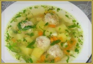 4. Рыбный суп с фрикадельками. Продукты: филе рыбы 100 г, вода 2, 5 стакана, яичный белок 1 шт., молоко 1 стол ложка, мука 1 ст. ложка, картофель 1 шт., манная крупа 1 чайная ложка, зелень, соль. Приготовление: Отварить до готовности рыбное филе (12-15 минут) в двух стаканах воды. Готовое филе измельчить в блендере. Добавить к рыбе яичный белок, муку и молоко. Хорошенько перемешать. Аккуратно влажными руками сформировать фрикадельки. Рыбный бульон довести до кипения, положить в него картофель, нарезанный кубиками, посолить и варить 5-7 минут. Всыпать манную крупу, постоянно помешивая. Вновь довести до кипения, положить в суп фрикадельки. Варить на медленном огне 10-15 минут. За несколько минут до готовности добавить зелень. 4. Рыбный суп с фрикадельками. Продукты: филе рыбы 100 г, вода 2, 5 стакана, яичный белок 1 шт., молоко 1 стол ложка, мука 1 ст. ложка, картофель 1 шт., манная крупа 1 чайная ложка, зелень, соль. Приготовление: Отварить до готовности рыбное филе (12-15 минут) в двух стаканах воды. Готовое филе измельчить в блендере. Добавить к рыбе яичный белок, муку и молоко. Хорошенько перемешать. Аккуратно влажными руками сформировать фрикадельки. Рыбный бульон довести до кипения, положить в него картофель, нарезанный кубиками, посолить и варить 5-7 минут. Всыпать манную крупу, постоянно помешивая. Вновь довести до кипения, положить в суп фрикадельки. Варить на медленном огне 10-15 минут. За несколько минут до готовности добавить зелень.