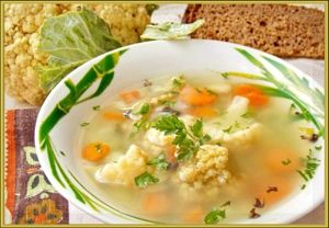 2. Суп «Весенний» с цветной капустой. Продукты: 100 г куриного филе, 1 картофелина, несколько соцветий цветной капусты, половина сладкого перца, 1 стол ложка мелкой вермишели, зелень. Приготовление: сварить куриное филе в достаточном количестве воды до готовности 20-25 мин. Вынуть мясо, добавить картофель и соцветия цветной капусты. Довести до кипения, уменьшить огонь и варить 15 минут. Добавить лапшу и порезанный на кусочки сладкий перец. Варить ещё примерно 7 минут, добавить зелень. 2. Суп «Весенний» с цветной капустой. Продукты: 100 г куриного филе, 1 картофелина, несколько соцветий цветной капусты, половина сладкого перца, 1 стол ложка мелкой вермишели, зелень. Приготовление: сварить куриное филе в достаточном количестве воды до готовности 20-25 мин. Вынуть мясо, добавить картофель и соцветия цветной капусты. Довести до кипения, уменьшить огонь и варить 15 минут. Добавить лапшу и порезанный на кусочки сладкий перец. Варить ещё примерно 7 минут, добавить зелень.