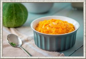 2. Тыквенное пюре (от 6 месяцев). Продукты: тыква 1 шт. Приготовление: отрезать от тыквы необходимое количество, очистить от кожуры и семян. Сваренную на пару тыкву смолоть блендером. Если пюре получается слишком густым, то добавить воды или молока. Нарезать небольшими кусочками и сложить в пароварку на 20 мин до размягчения тыквы. 2. Тыквенное пюре (от 6 месяцев). Продукты: тыква 1 шт. Приготовление: отрезать от тыквы необходимое количество, очистить от кожуры и семян. Сваренную на пару тыкву смолоть блендером. Если пюре получается слишком густым, то добавить воды или молока. Нарезать небольшими кусочками и сложить в пароварку на 20 мин до размягчения тыквы.