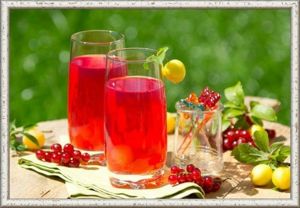 9. Компот из смородины. Продукты: смородина 500 г, сахар по вкусу, вода 3 литра. Приготовление: помойте смородину, измельчите ее блендером в пюре, добавьте пару столовых ложек сахара, перемешайте. Нагрейте воду в кастрюле, добавьте сахар. Как только вода закипела, опустите туда пюре из смородины, варите около двух минут. Затем выключите огонь и дайте напитку настояться под закрытой крышкой 5 минут. Процедите компот через марлю, остудите. 9. Компот из смородины. Продукты: смородина 500 г, сахар по вкусу, вода 3 литра. Приготовление: помойте смородину, измельчите ее блендером в пюре, добавьте пару столовых ложек сахара, перемешайте. Нагрейте воду в кастрюле, добавьте сахар. Как только вода закипела, опустите туда пюре из смородины, варите около двух минут. Затем выключите огонь и дайте напитку настояться под закрытой крышкой 5 минут. Процедите компот через марлю, остудите.