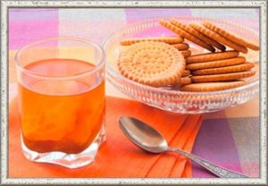 12. Компот из кураги. Продукты: курага 300 г, сахар по вкусу, вода очищенная 2.5 литра. Приготовление: Курагу необходимо хорошо промыть, можно в теплой воде. После этого каждую дольку порезать ножом пополам и опустить в кастрюлю. Залить курагу очищенной водой для компота, поместить туда сахар, перемешать. Поставить кастрюлю на плиту. Когда вода закипит, убавить огонь, накрыть крышкой и варить еще около шести-семи минут. 12. Компот из кураги. Продукты: курага 300 г, сахар по вкусу, вода очищенная 2.5 литра. Приготовление: Курагу необходимо хорошо промыть, можно в теплой воде. После этого каждую дольку порезать ножом пополам и опустить в кастрюлю. Залить курагу очищенной водой для компота, поместить туда сахар, перемешать. Поставить кастрюлю на плиту. Когда вода закипит, убавить огонь, накрыть крышкой и варить еще около шести-семи минут.