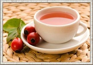 15. Компот из шиповника. Продукты: шиповник (сухие ягоды) — несколько горстей, вода — литр-полтора, сахар или мед — по вкусу. Приготовление: подготовьте ягоды: в глубокой миске немного растолките их ступкой. Не нужно превращать плоды в порошок — достаточно слегка размять. Налейте в кастрюлю воду и поставьте на огонь. После закипания добавьте шиповник и варите около 5-7 минут. Затем снимите кастрюлю с компотом с огня и оставьте остывать и настаиваться. 15. Компот из шиповника. Продукты: шиповник (сухие ягоды) — несколько горстей, вода — литр-полтора, сахар или мед — по вкусу. Приготовление: подготовьте ягоды: в глубокой миске немного растолките их ступкой. Не нужно превращать плоды в порошок — достаточно слегка размять. Налейте в кастрюлю воду и поставьте на огонь. После закипания добавьте шиповник и варите около 5-7 минут. Затем снимите кастрюлю с компотом с огня и оставьте остывать и настаиваться.