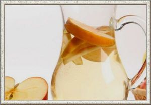 11. Компот грушево-яблочный. Продукты: 1 яблоко, 1 груша, вода - 0,5-0,7 литра. Приготовление: фрукты промыть, очистить от кожуры и нарезать мякоть небольшими кусочками. Сложить фрукты в кастрюлю и залить водой. Накрыть прозрачной крышкой, чтобы было видно, когда вода закипит. Открывать кастрюлю лишний раз нежелательно. Поставить кастрюлю на огонь. После закипания сразу снять с огня и оставить остывать и настаиваться. К фруктам можно положить столовую ложку сахара, если ребенок старше 1 года. 11. Компот грушево-яблочный. Продукты: 1 яблоко, 1 груша, вода - 0,5-0,7 литра. Приготовление: фрукты промыть, очистить от кожуры и нарезать мякоть небольшими кусочками. Сложить фрукты в кастрюлю и залить водой. Накрыть прозрачной крышкой, чтобы было видно, когда вода закипит. Открывать кастрюлю лишний раз нежелательно. Поставить кастрюлю на огонь. После закипания сразу снять с огня и оставить остывать и настаиваться. К фруктам можно положить столовую ложку сахара, если ребенок старше 1 года.