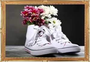 19. Не носите ту же обувь два дня подряд. У всех, пожалуй, есть любимая пара разбитых кроссовок, которые просто не хочется снимать. Так, к сожалению, делать нельзя. Обуви нужен хотя бы один вечер, чтобы немного проветриться. 19. Не носите ту же обувь два дня подряд. У всех, пожалуй, есть любимая пара разбитых кроссовок, которые просто не хочется снимать. Так, к сожалению, делать нельзя. Обуви нужен хотя бы один вечер, чтобы немного проветриться.