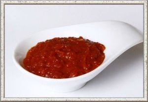 11. Соус томатный. Взять 200 г томатного кетчупа, 2 ст. ложки растительного масла, 2 зубка чеснока, зелень петрушки, соль и перец. Ингредиенты перемешать и дать настояться. 11. Соус томатный. Взять 200 г томатного кетчупа, 2 ст. ложки растительного масла, 2 зубка чеснока, зелень петрушки, соль и перец. Ингредиенты перемешать и дать настояться.