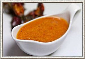 15. Самый простой соус к мясу из айвы. Продукты: 2-3 плода айвы, соль и прованские травы по вкусу, 100 мл сока из жареного или печеного мяса. Приготовление: Айву очистить от кожуры и семян, нарезать небольшими кусочками и тушить в сотейнике минут 20-35 до мягкости. Затем массу пюрировать и добавить на свой вкус прованские травы и соль. Чтобы соус стал более жидким и вкусным, влить туда, мясной бульон, размешать до однородности. 15. Самый простой соус к мясу из айвы. Продукты: 2-3 плода айвы, соль и прованские травы по вкусу, 100 мл сока из жареного или печеного мяса. Приготовление: Айву очистить от кожуры и семян, нарезать небольшими кусочками и тушить в сотейнике минут 20-35 до мягкости. Затем массу пюрировать и добавить на свой вкус прованские травы и соль. Чтобы соус стал более жидким и вкусным, влить туда, мясной бульон, размешать до однородности.