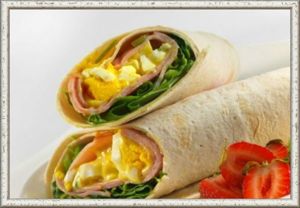 13. Ролл с яйцом. Продукты: лаваш, листья салата, ветчина, 2 яйца, соль и перец - по вкусу. Приготовление: приготовьте яйца методом скрембл (жарьте, постоянно помешивая), посолите и поперчите. Возьмите лаваш. Внутрь положите листья салата, ветчину и готовые яйца. Сверните в трубочку, загнув концы, и разрежьте пополам немного наискосок. 13. Ролл с яйцом. Продукты: лаваш, листья салата, ветчина, 2 яйца, соль и перец - по вкусу. Приготовление: приготовьте яйца методом скрембл (жарьте, постоянно помешивая), посолите и поперчите. Возьмите лаваш. Внутрь положите листья салата, ветчину и готовые яйца. Сверните в трубочку, загнув концы, и разрежьте пополам немного наискосок.