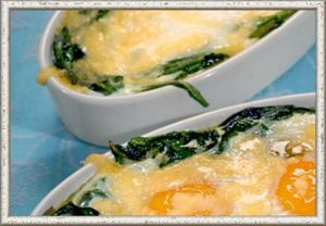 9. Шпинат и бекон, запечённые с яйцом. Продукты: свежий шпинат - 2/3 чашки, бекон - 2-3 кусочка, 1 яйцо, соль по вкусу. Приготовление: Возьмите маленькую форму для выпечки (диаметром около 7-10 см), положите в нее листья шпината и затем нарезанный бекон. Сверху разбейте яйцо, посыпьте солью и запекайте в духовке до готовности яйца. 9. Шпинат и бекон, запечённые с яйцом. Продукты: свежий шпинат - 2/3 чашки, бекон - 2-3 кусочка, 1 яйцо, соль по вкусу. Приготовление: Возьмите маленькую форму для выпечки (диаметром около 7-10 см), положите в нее листья шпината и затем нарезанный бекон. Сверху разбейте яйцо, посыпьте солью и запекайте в духовке до готовности яйца.