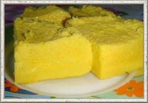 7. Вареный омлет. Продукты: 3 яйца, 2/3 стакана молока, соль по вкусу. Приготовление: яйца взбить с солью, затем добавить молоко и всё вместе взбить. Массу вылить в баночку с завинчивающейся крышкой, затем в кастрюльку с водой. Варить от момента закипания воды 25 минут. Крышку не нужно сильно прикручивать. 7. Вареный омлет. Продукты: 3 яйца, 2/3 стакана молока, соль по вкусу. Приготовление: яйца взбить с солью, затем добавить молоко и всё вместе взбить. Массу вылить в баночку с завинчивающейся крышкой, затем в кастрюльку с водой. Варить от момента закипания воды 25 минут. Крышку не нужно сильно прикручивать.