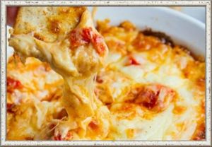 15. Запеченный красный перец с сыром. Смешайте красный перец, нарезанный кубиками, 4 столовые ложки сливочного сыра, шарик сыра моцарелла, стакан тертого твердого сыра, соль и черный перец в форме для выпечки и выпекайте при температуре 180 градусов до золотисто-коричневого цвета около 20-30 минут. Подавать блюдо нужно в горячем виде вместе с гренками. 15. Запеченный красный перец с сыром. Смешайте красный перец, нарезанный кубиками, 4 столовые ложки сливочного сыра, шарик сыра моцарелла, стакан тертого твердого сыра, соль и черный перец в форме для выпечки и выпекайте при температуре 180 градусов до золотисто-коричневого цвета около 20-30 минут. Подавать блюдо нужно в горячем виде вместе с гренками.