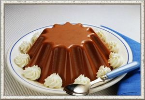 7. Желе молочно-кофейное. Ингредиенты: 2 чайные ложки натурального кофе, 1,5 стакана воды, 2/3 стакана молока, 3—4 чайные ложки сахара, 3 чайные ложки желатина. Приготовление: сварить кофе и процедить его. Молоко вскипятить с сахаром, добавить замоченный в холодной воде желатин и, помешивая, довести до кипения. Смешать с кофе и поставить в холодильник. Подавать со взбитыми сливками или с печеньем. 7. Желе молочно-кофейное. Ингредиенты: 2 чайные ложки натурального кофе, 1,5 стакана воды, 2/3 стакана молока, 3—4 чайные ложки сахара, 3 чайные ложки желатина. Приготовление: сварить кофе и процедить его. Молоко вскипятить с сахаром, добавить замоченный в холодной воде желатин и, помешивая, довести до кипения. Смешать с кофе и поставить в холодильник. Подавать со взбитыми сливками или с печеньем.