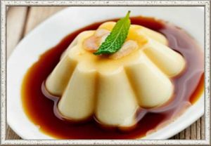 15. Молочное желе с карамельками. Ингредиенты: карамельки без начинки – 50 г, молоко – 250 мл, желатин – 1 чайная ложка, ягоды – 50 г, мята – несколько листиков, кокосовая стружка – 1 столовая ложка. Приготовление: подогреть половину молока, положить в него карамельки и прогреть на слабом огне. Смесь нужно держать до тех пор, пока конфеты не растают. Желатин залить теплой водой, оставить на несколько минут. Смешать карамельное молоко с оставшимся обычным. Все это перемешать и остудить. Потом, когда желе застынет, нарезать кубиками и выложить в креманки, посыпав ягодами и стружкой кокоса. Украсить листиками мяты. 15. Молочное желе с карамельками. Ингредиенты: карамельки без начинки – 50 г, молоко – 250 мл, желатин – 1 чайная ложка, ягоды – 50 г, мята – несколько листиков, кокосовая стружка – 1 столовая ложка. Приготовление: подогреть половину молока, положить в него карамельки и прогреть на слабом огне. Смесь нужно держать до тех пор, пока конфеты не растают. Желатин залить теплой водой, оставить на несколько минут. Смешать карамельное молоко с оставшимся обычным. Все это перемешать и остудить. Потом, когда желе застынет, нарезать кубиками и выложить в креманки, посыпав ягодами и стружкой кокоса. Украсить листиками мяты.