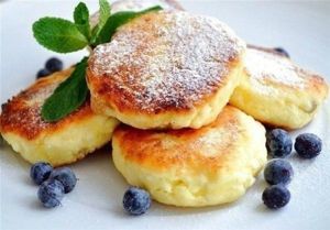 6. Сырники. Вот еще одно полезное диетическое блюдо на основе творога, а дополнить его можно фруктами или ягодами – вот вам и так необходимые детям витамины. 6. Сырники. Вот еще одно полезное диетическое блюдо на основе творога, а дополнить его можно фруктами или ягодами – вот вам и так необходимые детям витамины.