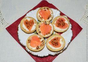 тарталетки с красной рыбой