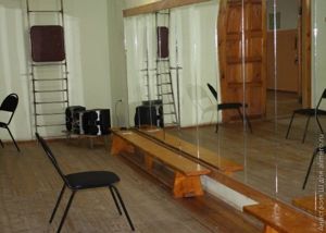 В танцзале проливается немало пота и слёз В танцзале проливается немало пота и слёз