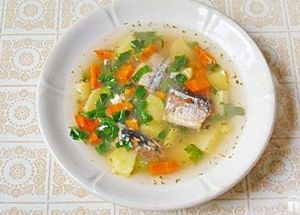 Добавляем в холодную воду рис, картофель, морковь. Делаем зажарку из лука. Когда овощи и рис будут готовы, добавляем в кастрюлю рыбную консерву. Через 5 минут снимаем с огня, добавляем зелень. Добавляем в холодную воду рис, картофель, морковь. Делаем зажарку из лука. Когда овощи и рис будут готовы, добавляем в кастрюлю рыбную консерву. Через 5 минут снимаем с огня, добавляем зелень.