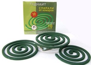 Спирали вызывают спорные суждения. С одной стороны, это тот же дым, но с другой – использование этого средства в квартире может привести к задымленности помещения, что совсем не хорошо, особенно для детей и страдающих астмой. А если вынести тлеющую спираль на балкон, эффективность резко снижается. Спирали вызывают спорные суждения. С одной стороны, это тот же дым, но с другой – использование этого средства в квартире может привести к задымленности помещения, что совсем не хорошо, особенно для детей и страдающих астмой. А если вынести тлеющую спираль на балкон, эффективность резко снижается.