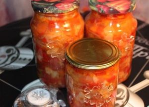 Соляночка. По 1 кг. помидоров, перца, капусты, моркови. 0,5 кг лука, по 1 ч.л. соли и уксуса, 1 ст. раст. масла. Все овощи нарезать небольшими кусочками. Заправить полученный салат солью и растительным маслом, перемешать. Тушить 1 час. В конце варки добавить эссенцию, разведя ее в 1/2 стакана воды. Горячую массу разложить в стерильные банки и закатать. Перевернуть до полного остывания. Соляночка. По 1 кг. помидоров, перца, капусты, моркови. 0,5 кг лука, по 1 ч.л. соли и уксуса, 1 ст. раст. масла. Все овощи нарезать небольшими кусочками. Заправить полученный салат солью и растительным маслом, перемешать. Тушить 1 час. В конце варки добавить эссенцию, разведя ее в 1/2 стакана воды. Горячую массу разложить в стерильные банки и закатать. Перевернуть до полного остывания.