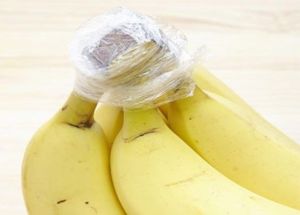Бананы останутся свежими и вкусными, если их хвостики обернуть пищевой пленкой. Они не почернеют и сохранят необходимую влагу. Бананы останутся свежими и вкусными, если их хвостики обернуть пищевой пленкой. Они не почернеют и сохранят необходимую влагу.