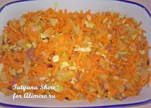 Запеченная скумбрия под помидорами