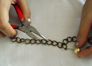 Колье из бусин