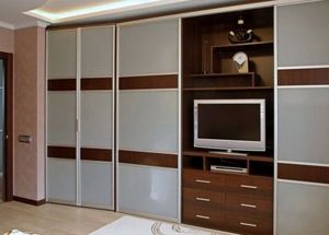 Шкаф-купе с телевизором