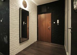 Декоративный камень в интерьере прихожей