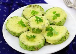 Запеченные кабачки. Выложить кружки кабачков на противень, посыпать солью, специями и на каждый кружочек положить немного тертого сыра. Поставить противень в духовку и запекать 15-20 минут, пока кабачки не станут мягкими, а сыр не расплавится. Готово! Запеченные кабачки. Выложить кружки кабачков на противень, посыпать солью, специями и на каждый кружочек положить немного тертого сыра. Поставить противень в духовку и запекать 15-20 минут, пока кабачки не станут мягкими, а сыр не расплавится. Готово!
