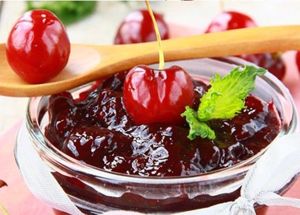 Мармелад из вишни. 1 кг вишневого пюре, 150 г мл яблочного сока, 600 г сахара. Вишню перебрать, отделить плодоножки, промыть, вынуть косточки. Поместить в эмалированную посуду, добавить половину положенного по рецептуре сахара и яблочный натуральный сок (кислых сортов яблок), на умеренном огне при помешивании варить 20 мин. Затем добавить остальную часть сахара и продолжить варку до готовности. Горячий мармелад разлить в сухие прогретые банки небольшой вместимости (до 0,5 л), посыпать сверху сахарным песком, охладить, закрыть полиэтиленовыми крышками. Мармелад из вишни. 1 кг вишневого пюре, 150 г мл яблочного сока, 600 г сахара. Вишню перебрать, отделить плодоножки, промыть, вынуть косточки. Поместить в эмалированную посуду, добавить половину положенного по рецептуре сахара и яблочный натуральный сок (кислых сортов яблок), на умеренном огне при помешивании варить 20 мин. Затем добавить остальную часть сахара и продолжить варку до готовности. Горячий мармелад разлить в сухие прогретые банки небольшой вместимости (до 0,5 л), посыпать сверху сахарным песком, охладить, закрыть полиэтиленовыми крышками.