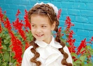 Прически на 1 сентября с бантами