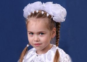 Прически на 1 сентября с бантами
