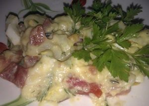 10. Салат. Отварить в мундире картофель и морковь. Нарезать патиссоны кубиками и обжарить на растительном масле. Нарезать картофель, помидоры, морковь кубиками. Смешать с патиссонами, посолить, заправить майонезом. 10. Салат. Отварить в мундире картофель и морковь. Нарезать патиссоны кубиками и обжарить на растительном масле. Нарезать картофель, помидоры, морковь кубиками. Смешать с патиссонами, посолить, заправить майонезом.